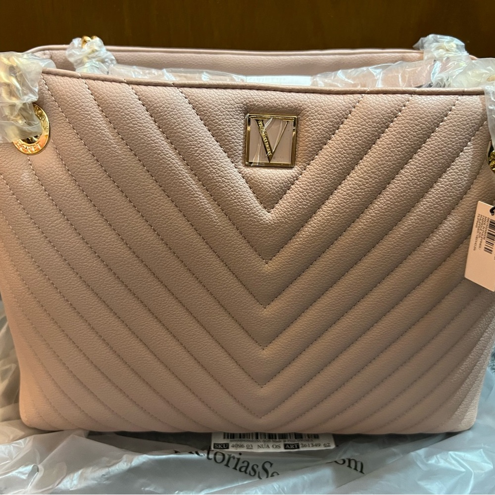 VICTORIA'S SECRET 
Chain shoulder Tote bag